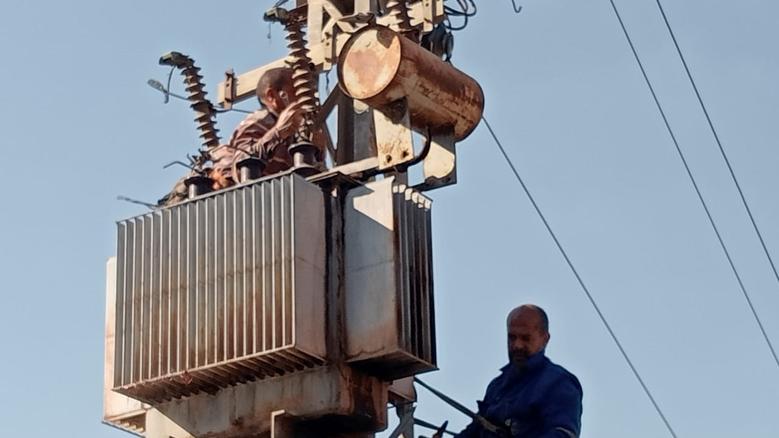 شلل تام بالحي الإداري بمدينة العروي بسبب عطب مفاجئ في محول كهربائي والشركة الجهوية تسارع الزمن لاصلاحه