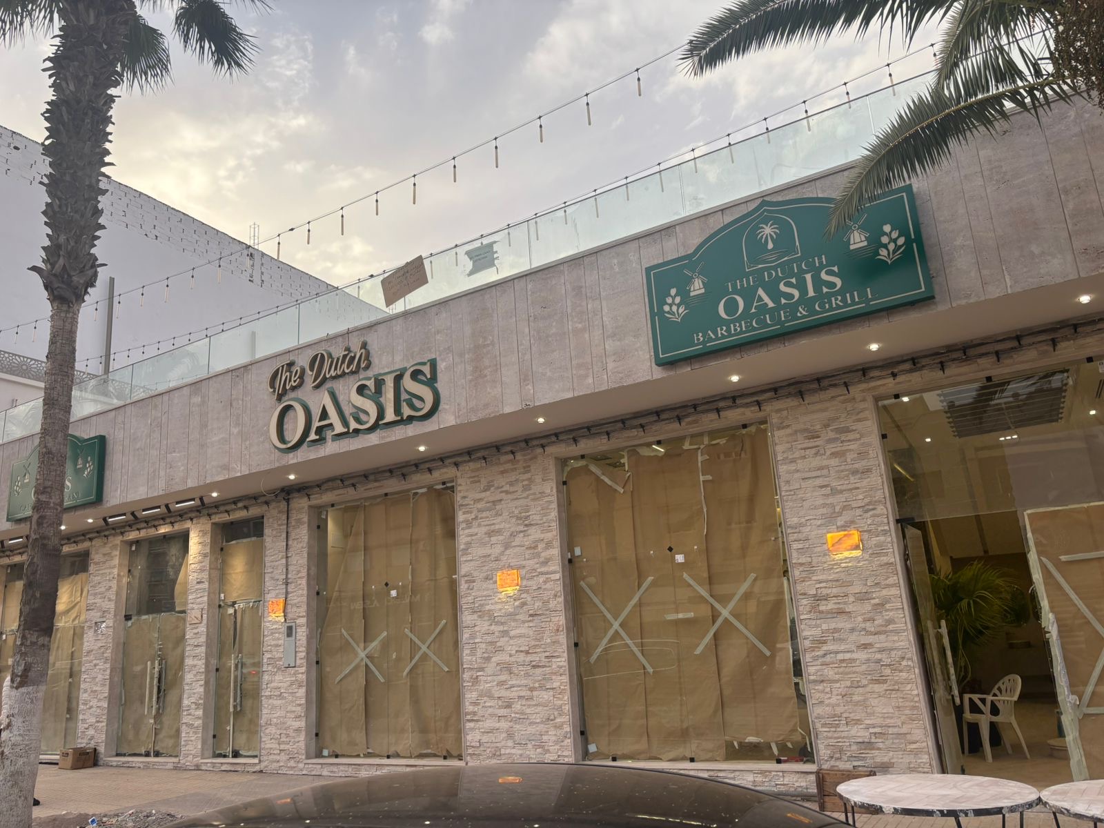 مقهى ومطعم OASIS بالعروي يعلن عن فرص عمل لفائدة نادلات ونُدُل محترفين استعداداً للافتتاح الرسمي