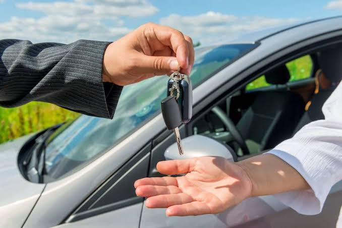 أمن طنجة يطيح بشبكة لسرقة سيارات الكراء وتهريبها إلى أوروبا