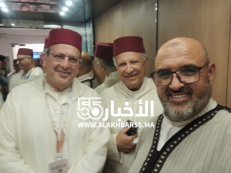 السفير مصطفى المنصوري ابن مدينة العروي يزور بعثات الحجاج بالديار المقدسة ويخص حجاج الناظور بزيارة خاصة وسط فرحة كبيرة