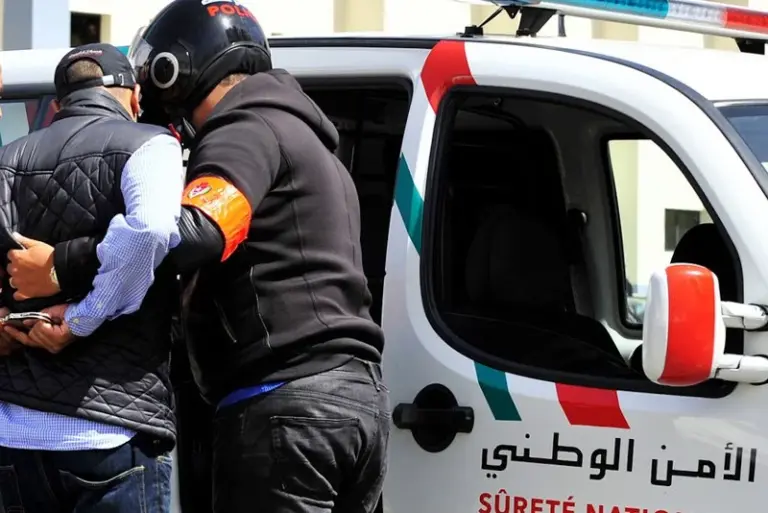 سقوط شبكة للنصب البنكي بين فاس وجرسيف.. توقيف 5 أشخاص استولوا على أموال ضحايا عبر انتحال صفة موظفين بالأبناك