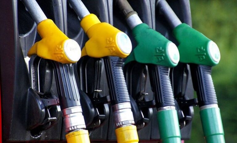 انخفاض جديد في أسعار المحروقات بالمغرب.. الغازوال يتراجع بـ40 سنتيماً والبنزين بـ60 سنتيما 6 انخفاض جديد في أسعار المحروقات بالمغرب.. الغازوال يتراجع بـ40 سنتيماً والبنزين بـ60 سنتيما