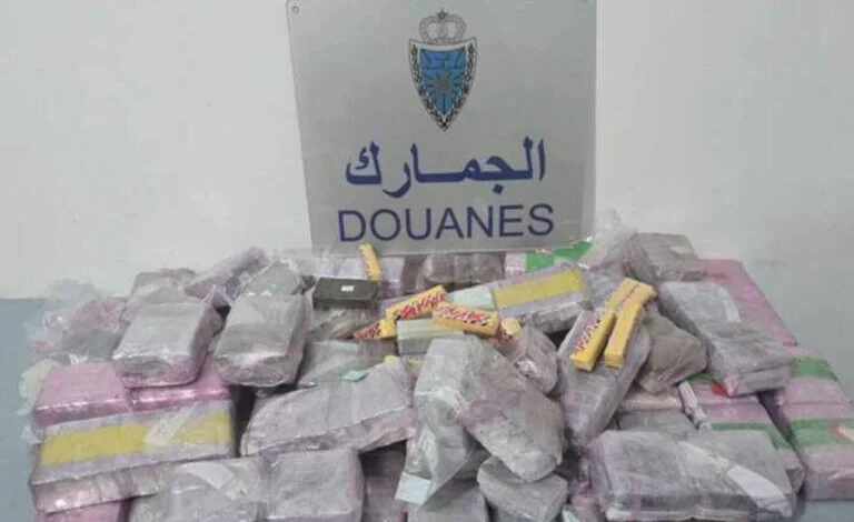 إحباط تهريب أكثر من 120 كيلوغراماً من الشيرا بمعبر باب سبتة وتوقيف مغربي مقيم بإسبانيا