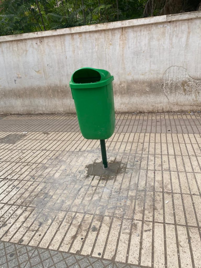 جماعة العروي تشرع في تركيب حاويات جديدة للنفايات الخفيفة