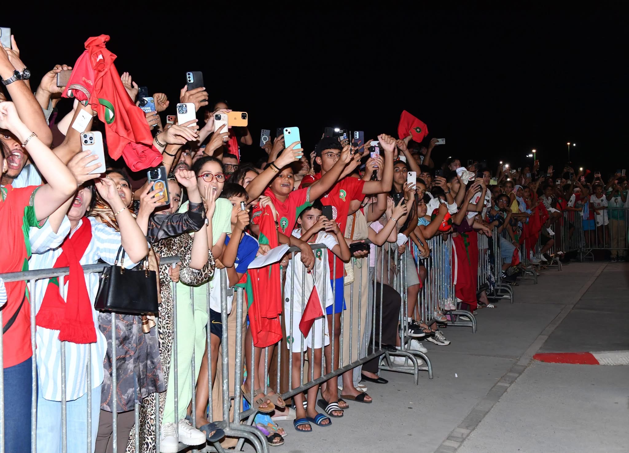 استقبال جماهيري لأبطال الأطلس.. المنتخب المغربي يعود إلى أرض الوطن 