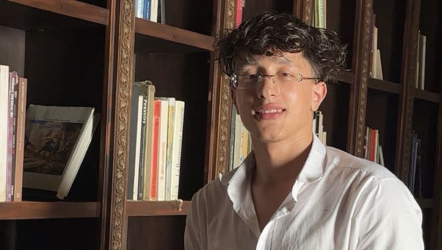 تهنئة خاصة.. ابن العروي أيمن سهايل يتوج مسيرته الدراسية بالحصول على دبلوم إدارة السياحة بميزة ممتاز جدً