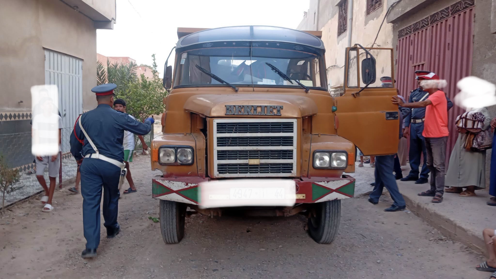 العثور على ثمانيني جثة هامدة داخل شاحنة لنقل الرمال بدوار حرشة كامبير بإقليم جرسيف 1 العثور على ثمانيني جثة هامدة داخل شاحنة لنقل الرمال بدوار حرشة كامبير بإقليم جرسيف