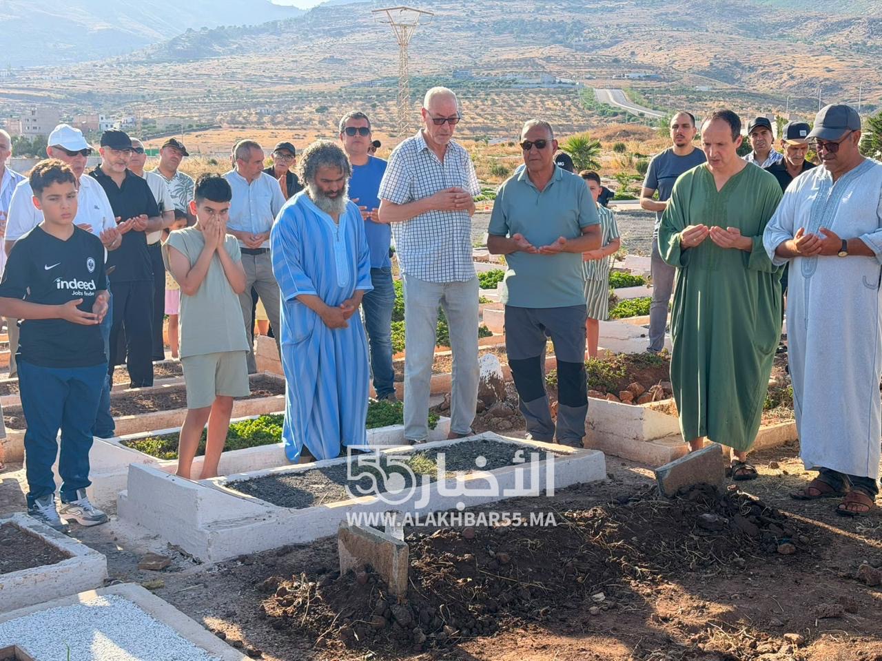 جنازة مهيبة بالناظور لتشييع مريم القمري، ابنة المرحوم الحسين القمري وزوجة الإعلامي ابن العروي جمال بوشيخي