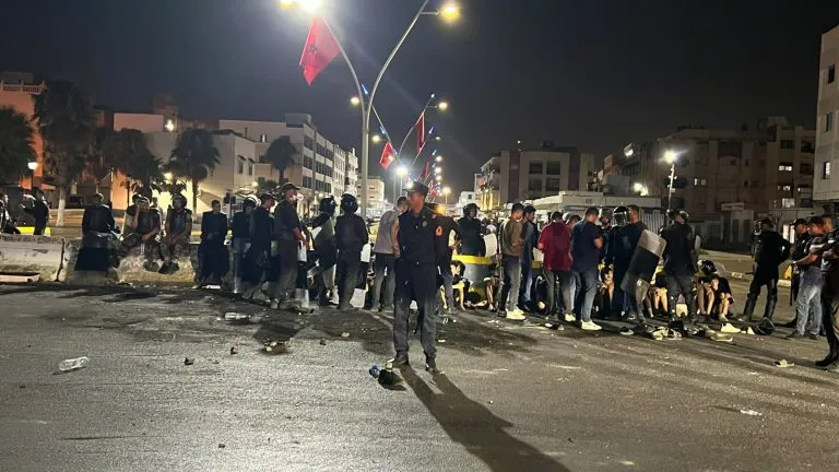 إيداع 50 موقوفاً سجن سلوان بعد أحداث محيط معبر مليلية وتقديمهم أمام النيابة العامة بالناظور