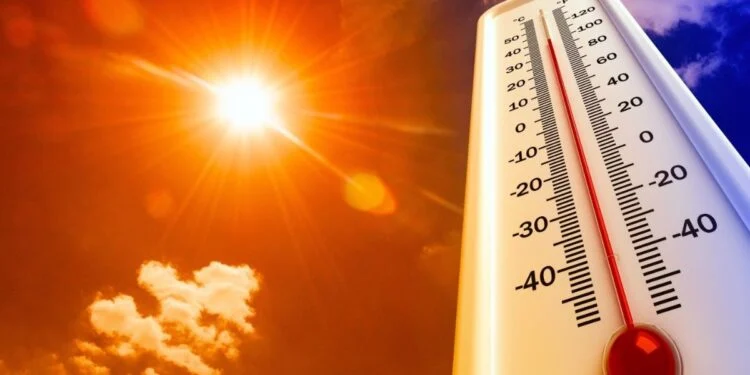 طقس الثلاثاء بالمغرب.. استمرار الأجواء الحارة وزخات رعدية مرتقبة بعدد من المناطق