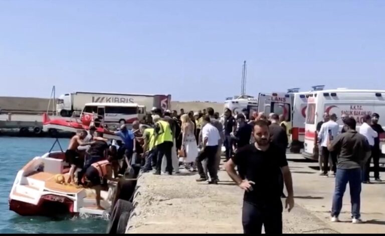 مأساة بحرية قبالة قبرص.. 7 قتلى وعشرات المفقودين بعد انقلاب عبّارة تقل 267 شخصًا
