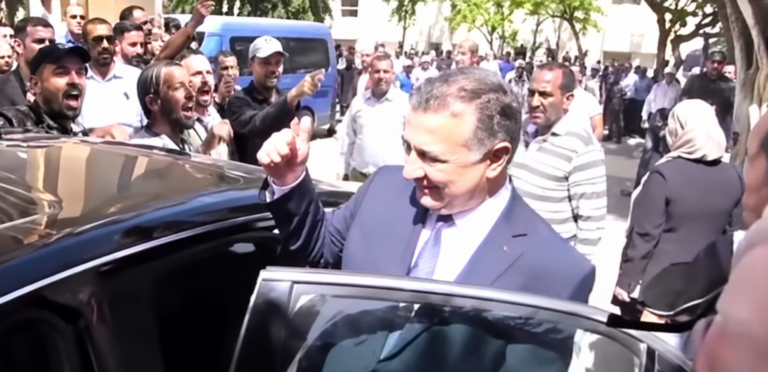 ظلمه أهله وأنصفه الأجنبي.. مصطفى المنصوري ابن العروي يواجه ذاكرة 2015 واليوم يعود خطاب «ابن مدينتنا» فمن يحق له إعطاء الدروس؟