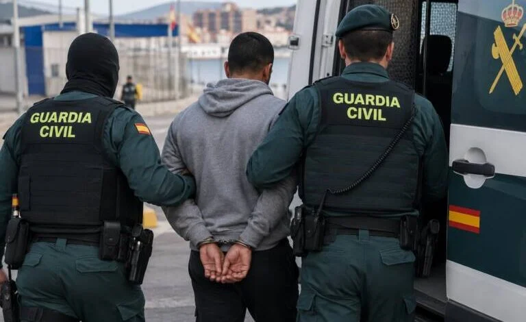 توقيف شخص بسبتة دخل خلال موجة العبور الجماعي رغم منعه قضائيا من دخول إسبانيا