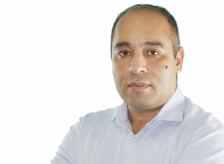 رشيد حمداوي.. دينامية جديدة في تدبير قسم التعمير بجماعة العروي ويقطع الطريق عن السمسرة