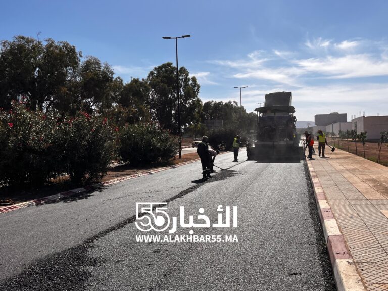 مدخل مطار العروي بالناظور يرتدي حلة جديدة بعد سنوات من المعانات من الحفر وتدهور البنية التحتية