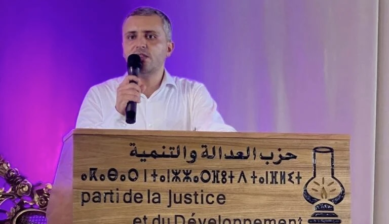 بحضور حاشد.. العدالة والتنمية يحتفي بفوز محمد الصادقي بمقعد برلماني بالناظور