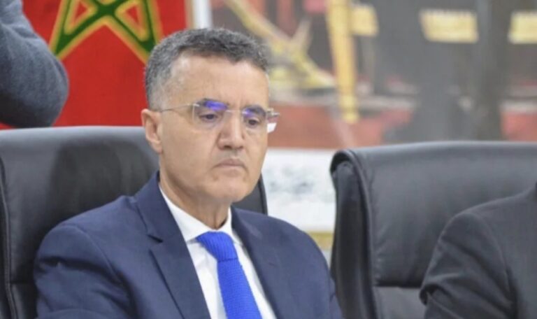 عامل إقليم الناظور يدعو رؤساء الجماعات إلى تسريع تسليم شواهد الربط بالماء والكهرباء